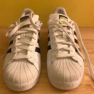 Adidas she’ll top black and white